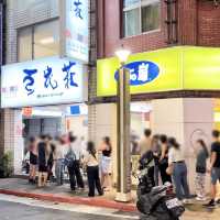 【台湾・大同区】寧夏夜市近くの行列のできる人気豆花店