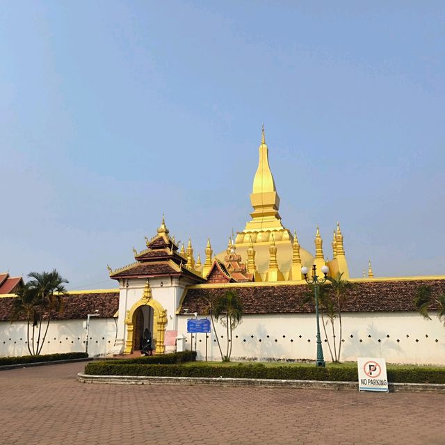 พระธาตุหลวงเวียงจันทน์ ພຣະ​ ທາດຫຼວງ