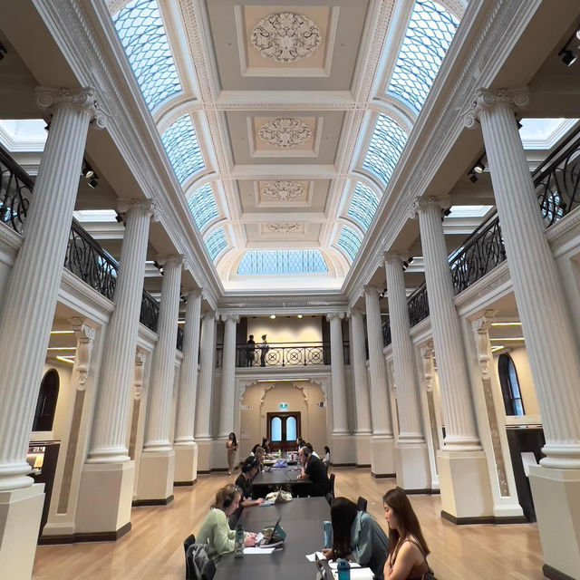 Literary Haven: State Library Victoria 🇦🇺