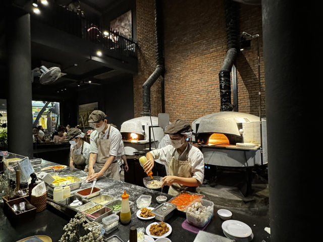 ベトナム🇻🇳ダナン❣️超人気店日本人オーナーの本格ピザ屋🍕