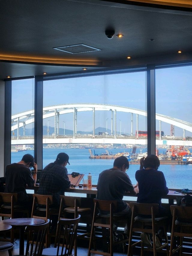 영도대교뷰와 부산대교뷰를 한번에, 영도대교 스타벅스