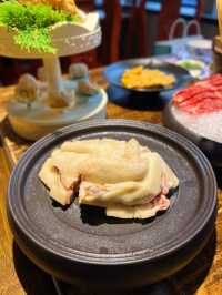 【餐廳湯底好飲，招牌花膠雞湯鍋】