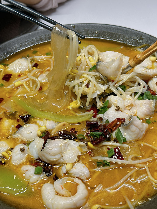 銅鑼灣正宗川菜金湯酸菜魚🌶️｜川火堂