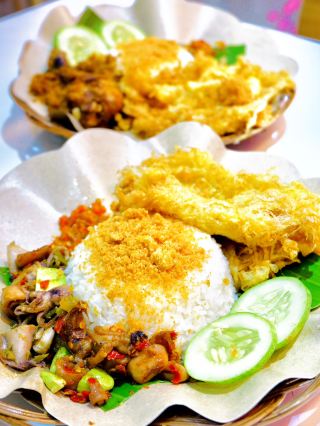 Trying Spicy Food In Indonesia 🙈🇮🇩✨
