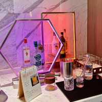 **Renaissance Zhuhai Club Lounge Bar: A Coastal Retreat**