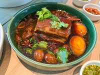 พามาร้านอาหารไทย  เป็น Comfort Dining Community