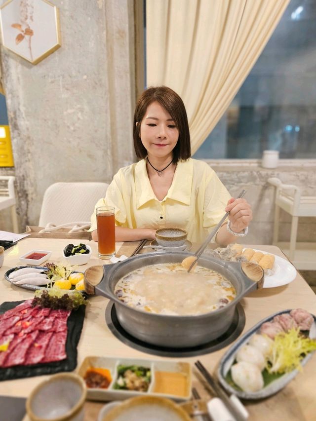 最特別有點心火鍋店