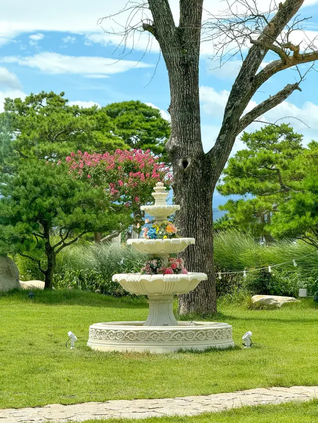 A cafe with a garden, 'End to End'.