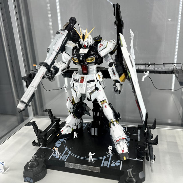 Gundam Heaven: My Gundam Shopping Adventure at LaLaport Fukuoka!