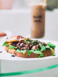 台北koshi cafe｜聖誕限定美味，開心果拿鐵與巧克力可頌！