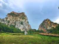 เดินชมธรรมชาติ และเขาหินปูนที่ อุทยานหินเขางู