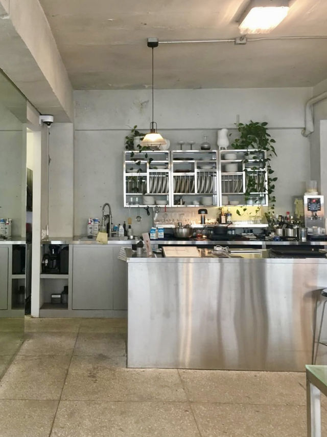 힙한 실내인테리어와 🛋️ 귀여운 디저트 비주얼의 성수동 카페 실내데이트 🏝️