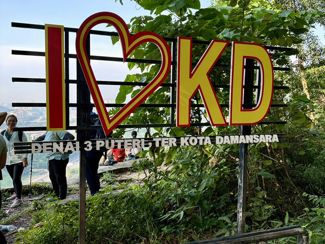 Conquer Puncak Taman Eko Rimba Kota Damansara: A New Year Hiking Adventure 