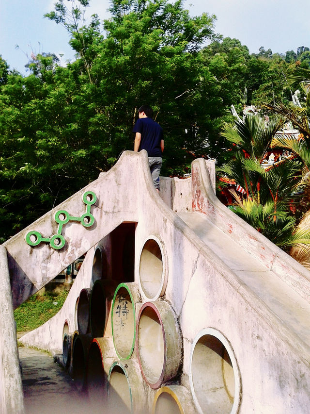 A Hidden Oasis of Color and Serenity on Pulau Pangkor