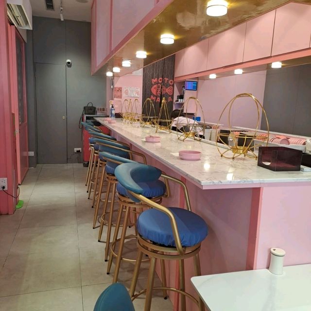 清新川味粉紅小店