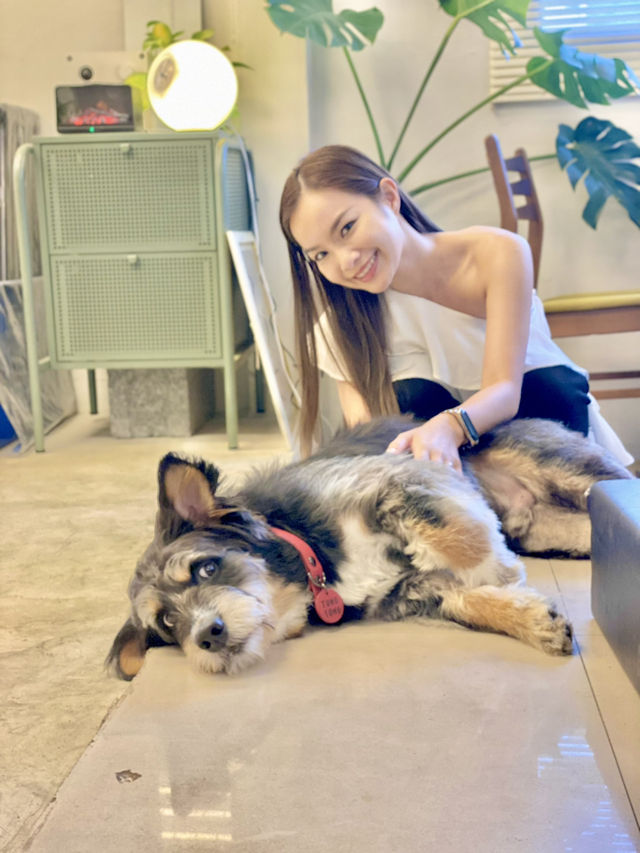 จิบกาแฟ พร้อมเล่นกับเจ้า 4 ขา ที่ Neighbor Dog