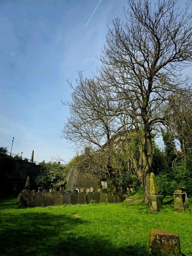 Liverpool Cathedral โบสถ์ที่ใหญ่ที่สุดของเมือง 💒