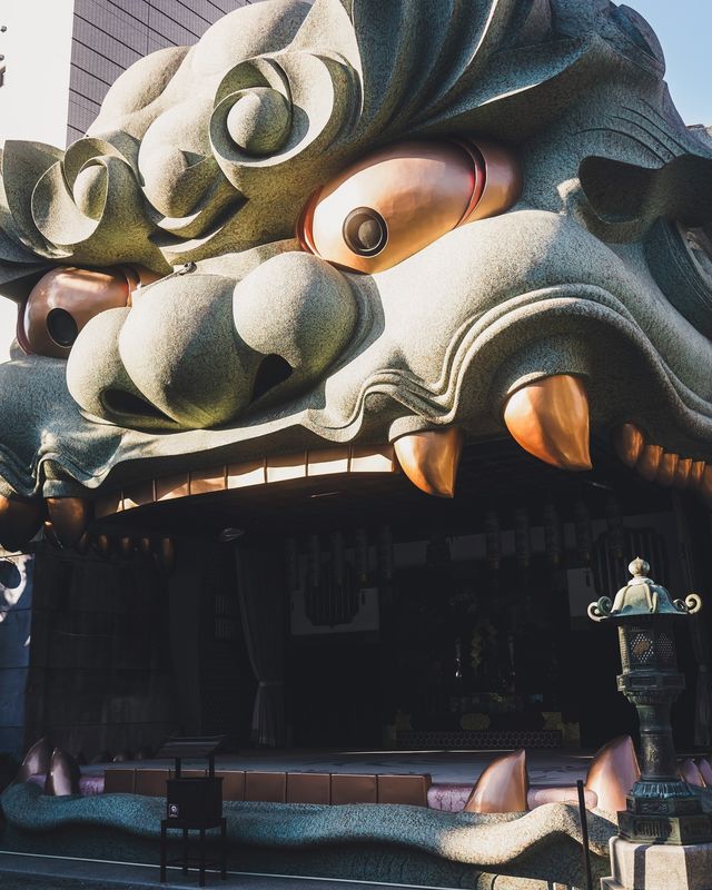 Unraveling Osaka's Best Kept Secret: Namba Yasaka Shrine's Iconic Lion Stage