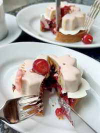 Elegant Sweet Escape at The Peak Lounge, Park Hyatt Tokyo
