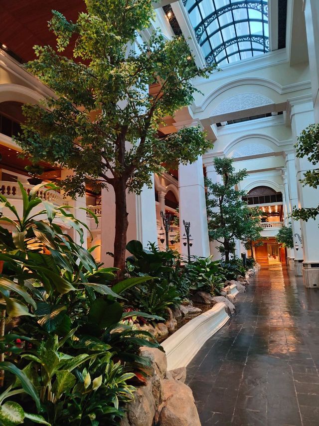 นบุฟเฟ่มื้อค่ำที่ห้องอาหาร The Dining Room