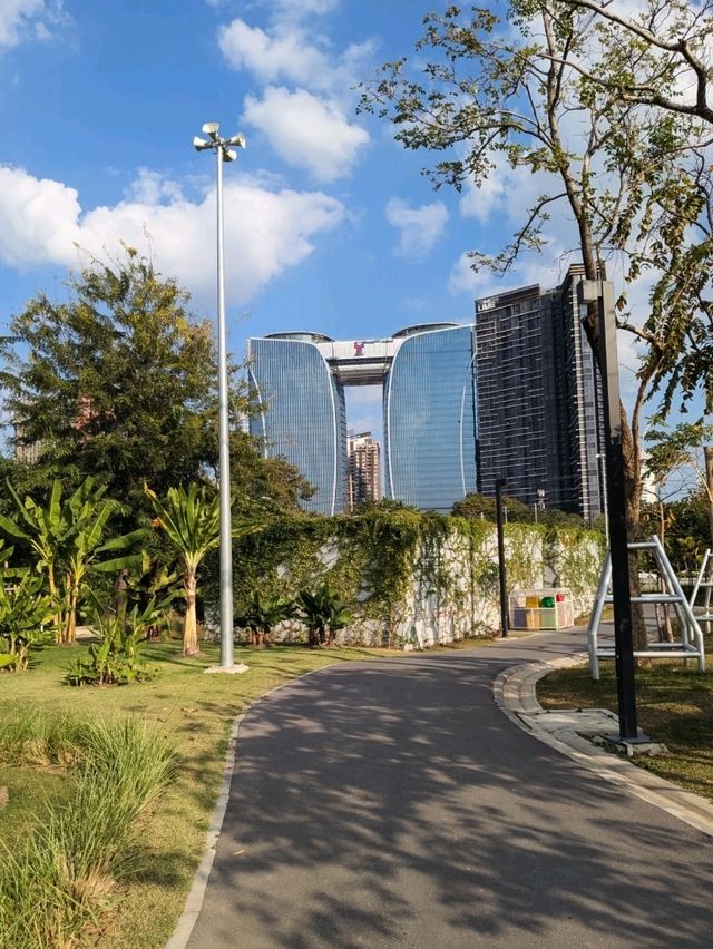 Bird Watch Tower 曼谷詩麗吉王后公園裡的超現代建築