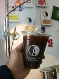 ดื่มกาแฟดีๆ บรรยากาศดี ที่ Shadow Coffee Roast