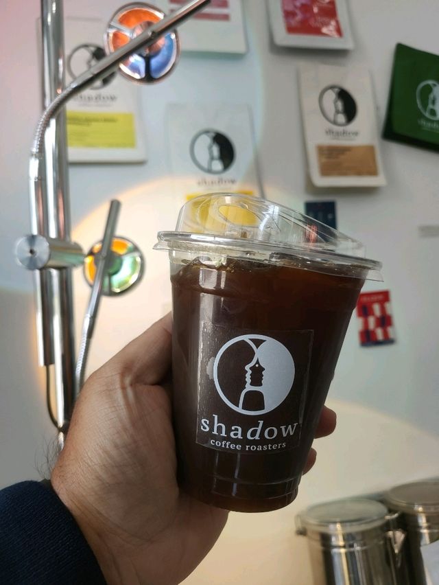 ดื่มกาแฟดีๆ บรรยากาศดี ที่ Shadow Coffee Roast