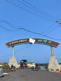 협재해변 건너편의 작은 섬, 비양도에서 진짜 제주도 만나기