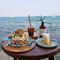 คาเฟ่สุดชิว วิวสวยสุดๆบนเกาะล้าน 🏝️