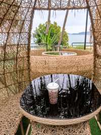 มัทรี วัลเลย์ & คาเฟ่ คาเฟ่บนเนินเขาวิวทะเลสุดชิล