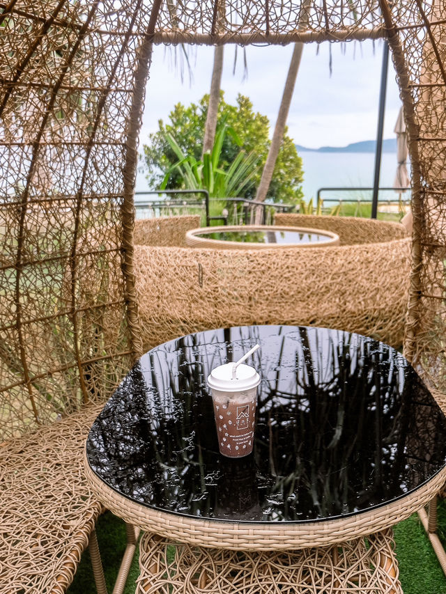 มัทรี วัลเลย์ & คาเฟ่ คาเฟ่บนเนินเขาวิวทะเลสุดชิล