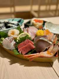 【京都・河原町】旬の海鮮料理と本格炉端焼きを楽しめる「炭と海鮮と串焼きと肴 とっとっと 四条河原町店」