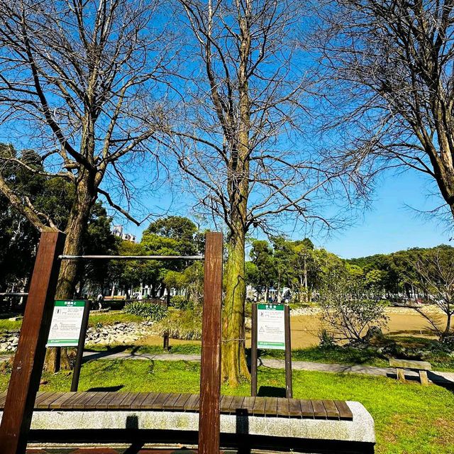 大湖公園 (Dahu Park)