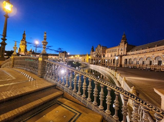 [🇪🇸セビージャ] セビージャのスペイン広場で魅力的な夕暮れのひとときを