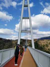 高聳入雲的九重夢大橋，飽覽鳴子川溪谷瀑布