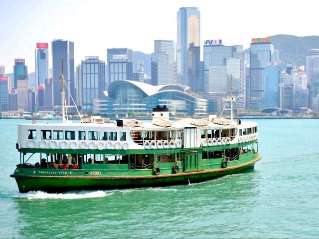 Explore the Highlights of Victoria Harbour, Hong Kong
