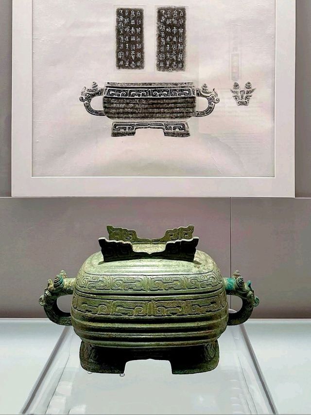 Exploring the Shanghai Museum, literally an awe-inspiring experience! 