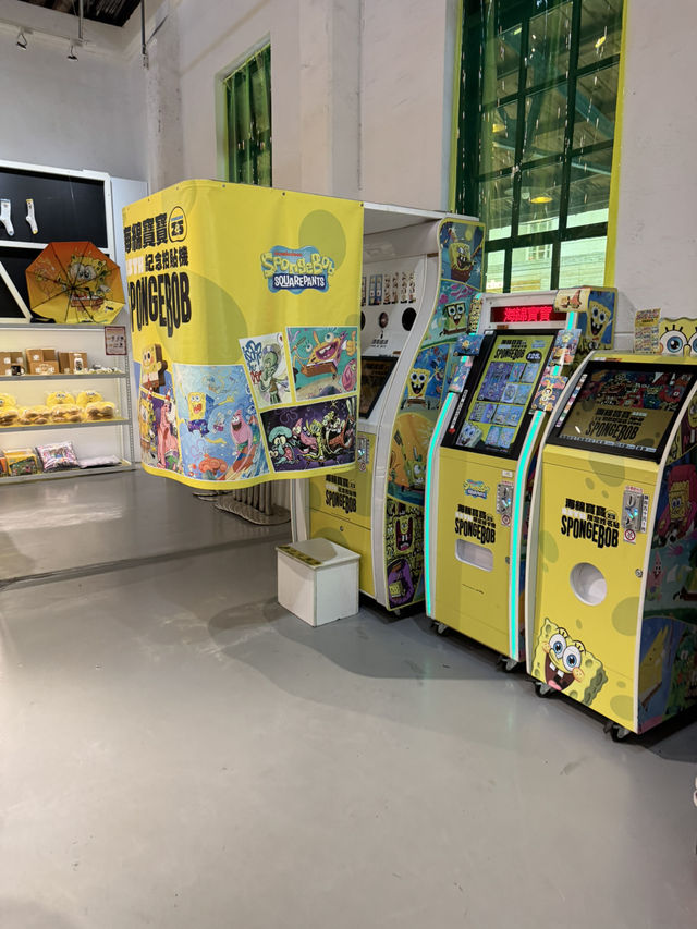 台北華山文創園區史努比與海綿寶寶