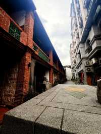 台北｜十連棟紅磚屋 第一進騎樓記錄迪化街百年風華