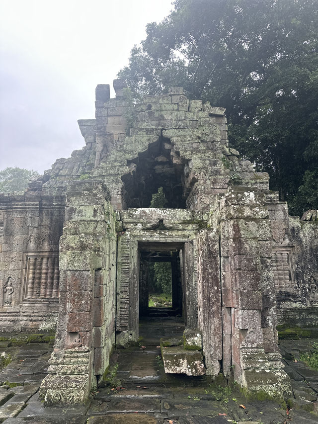 Prasat Preah Khan 12th century sword city in Asia 