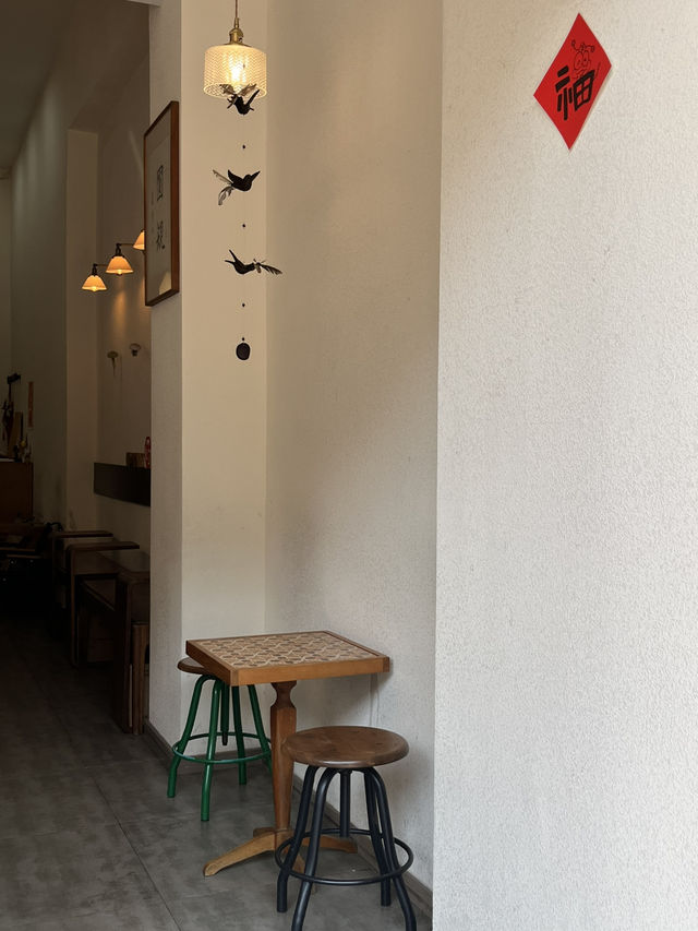Shanghai | The cosy vibe of the coffee shop 