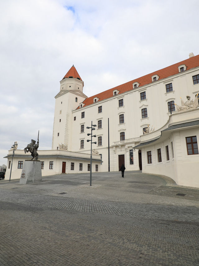 【ブラチスラバ🇸🇰】丘の上にあるお城の周辺を巡ろう