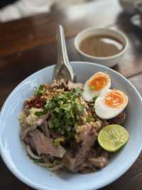 ร้านก๋วยเตี๋ยวร่มไม้