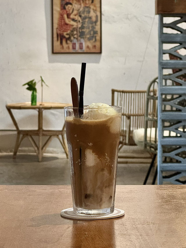 Heesan — Retro Café Charm Along Jonker Street, Melaka