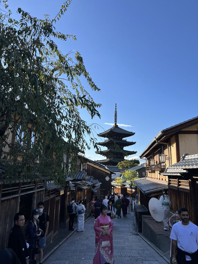 Step Back in Time on Ninenzaka Street – Kyoto’s Timeless Treasure