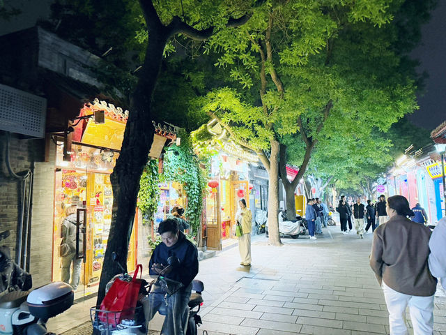 ✨帝都胡同心臟跳動！南鑼鼓巷的古今混搭暴擊✨  