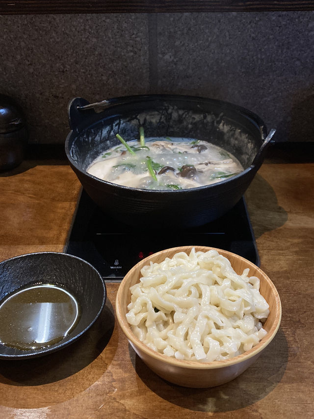 진짜 지인한 사골육수로 맛을 낸 사골칼국수, 보야타