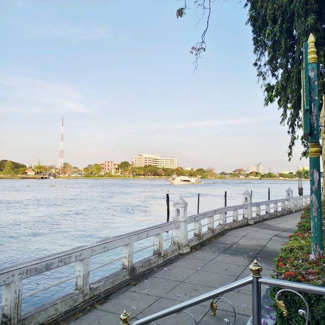 วัดเฉลิมพระเกียรติวรวิหาร