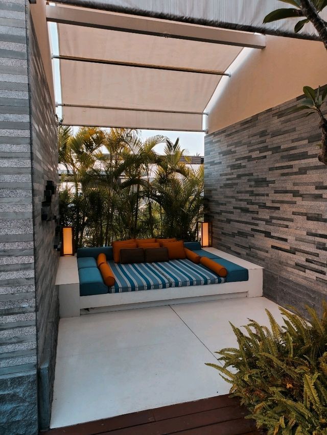 Beachfront Bliss: Your Spring Escape in Sanya ✨️