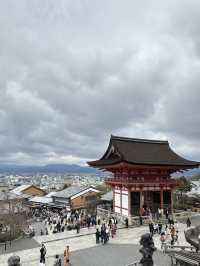 พาเที่ยววัดคิโยะมิซุ (วัดน้ำใส) เมืองเกียวโต ⛩️